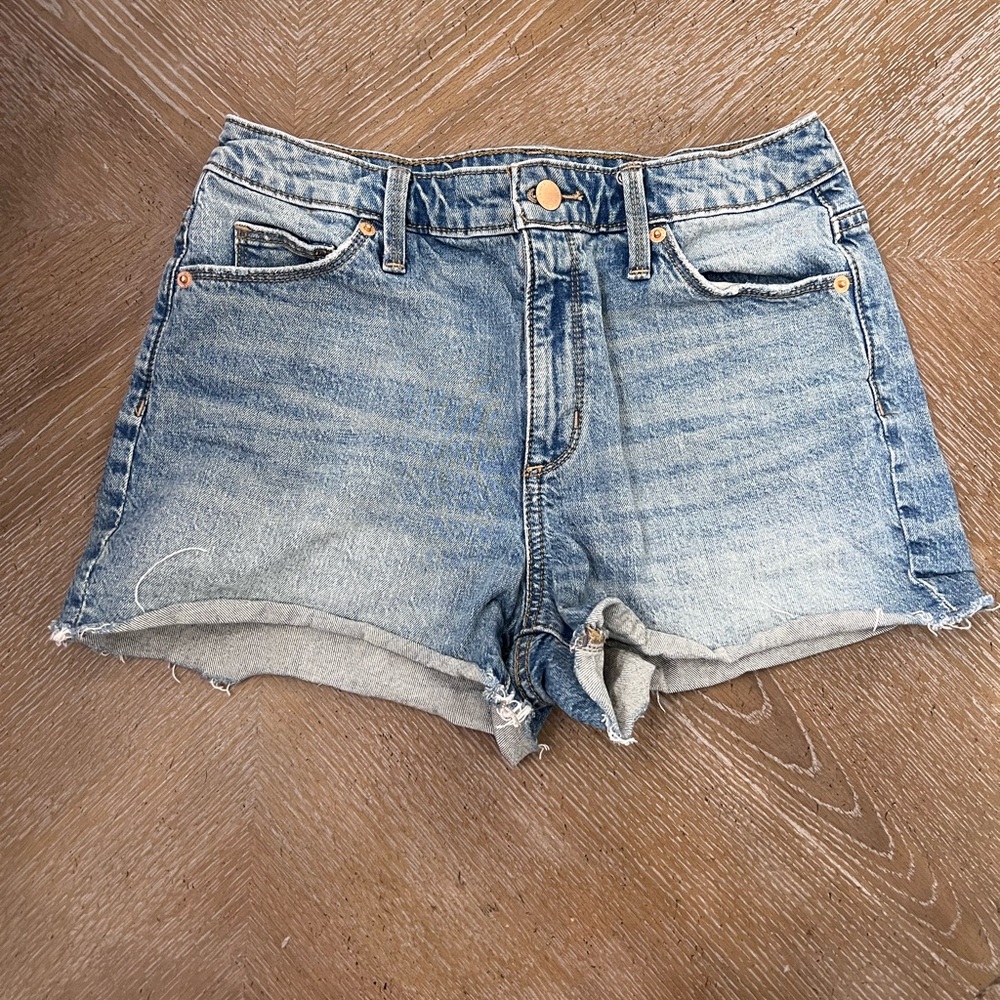 Universal Thread Shorts
